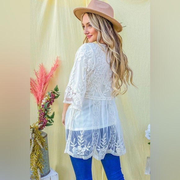 NWT Ultra Pink Lined Floral Mesh Tunic Ivory/Cream Size Medium - Picture 3 of 11